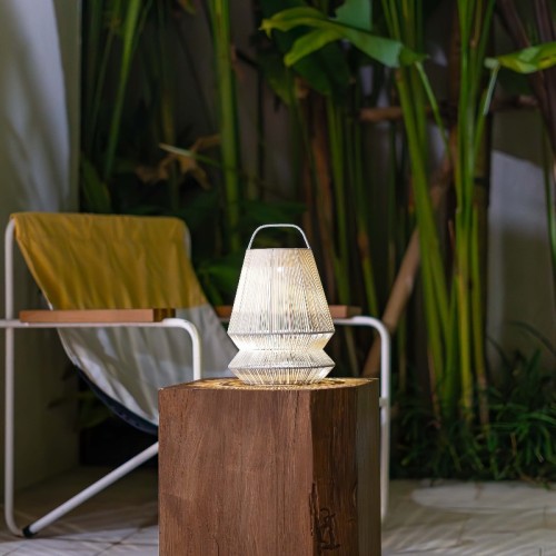 paralume in plastica riciclata fatto a mano