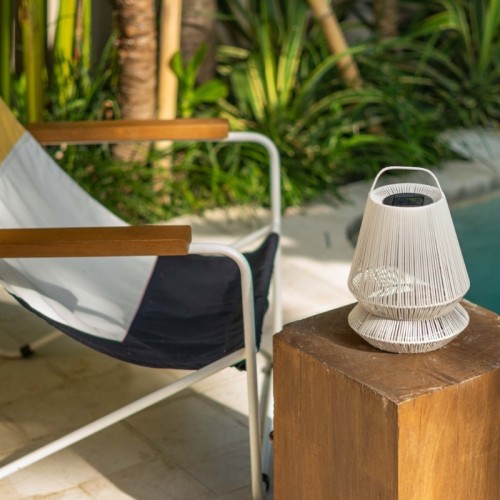 paralume in plastica riciclata fatto a mano