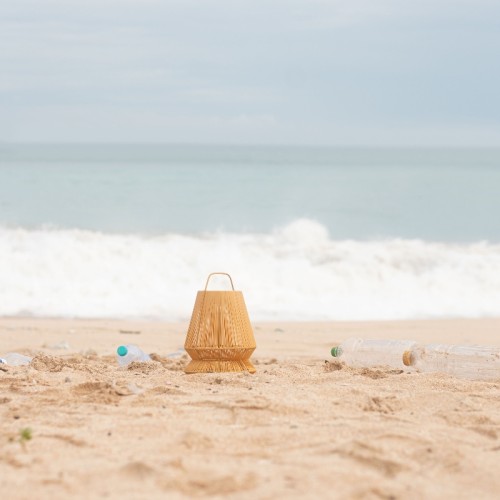 paralume in plastica riciclata fatto a mano