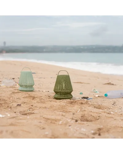 paralume in plastica riciclata fatto a mano