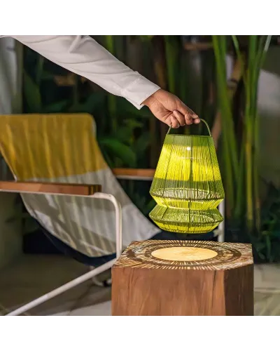 paralume in plastica riciclata fatto a mano