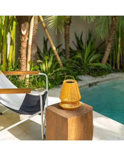 paralume in plastica riciclata fatto a mano