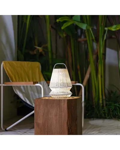 paralume in plastica riciclata fatto a mano