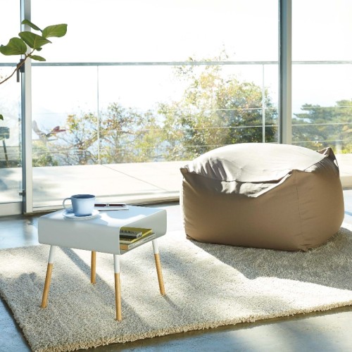 tavolino basso di design, compatto ed elegante