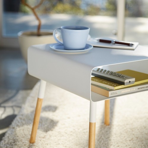 tavolino basso di design, compatto ed elegante