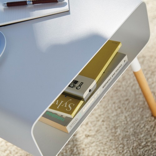 tavolino basso di design, compatto ed elegante