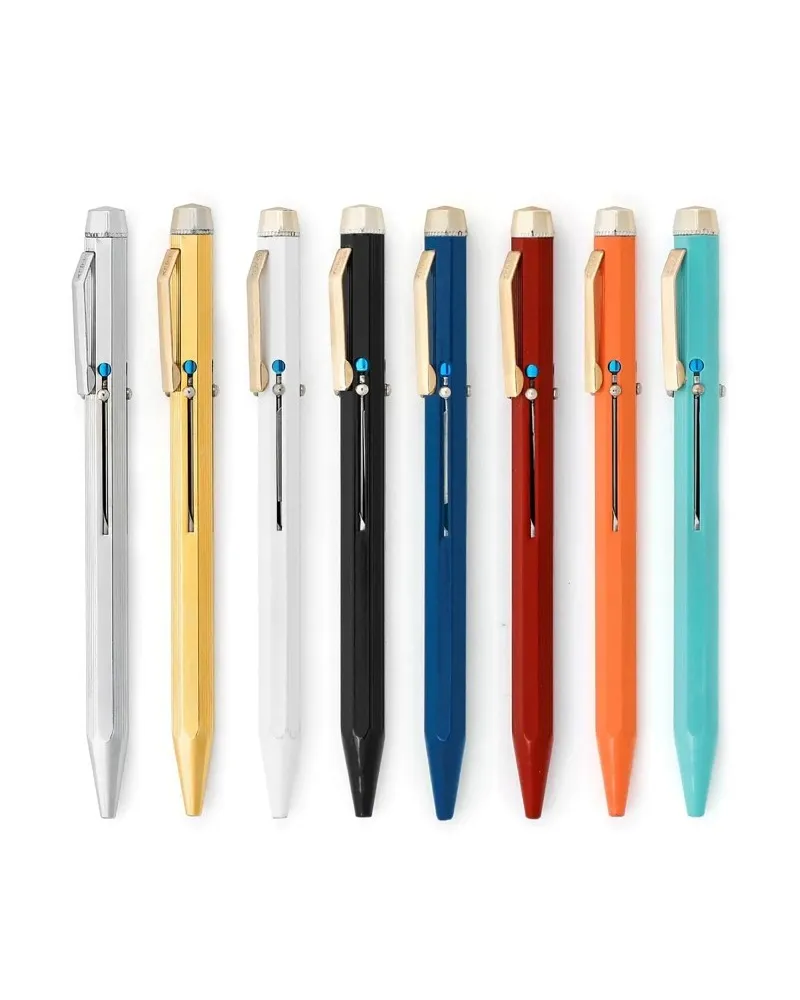 Penna a sfera a 4 colori con corpo in metallo, design elegante e funzionale