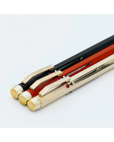 Penna a sfera a 4 colori con corpo in metallo, design elegante e funzionale