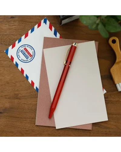 Penna a sfera a 4 colori con corpo in metallo, design elegante e funzionale