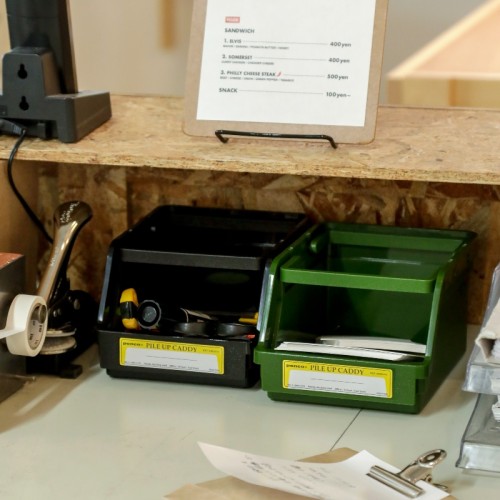 Pile-up Caddy di Penco è un pratico contenitore per organizzare e tenere in ordine piccoli oggetti sulla scrivania