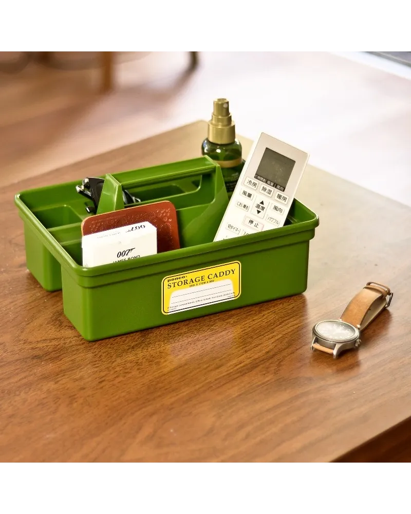 organizer compatto ispirato alla cassetta degli attrezzi per tenere in ordine oggetti di uso quotidiano