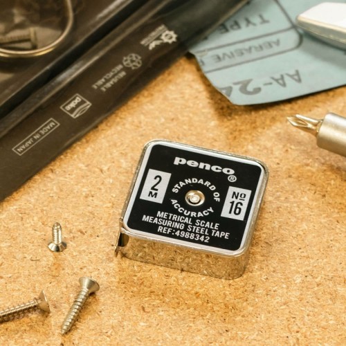 Penco, Metro tascabile in acciaio inox con design compatto e colori rétro