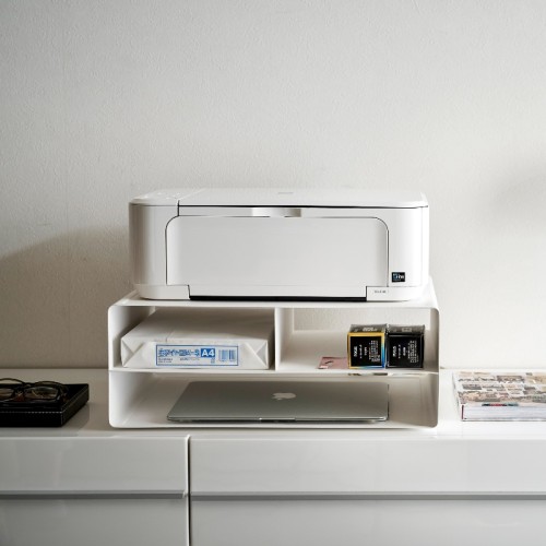 supporto per stampanti Yamazaki con una struttura solida e un’estetica minimalista