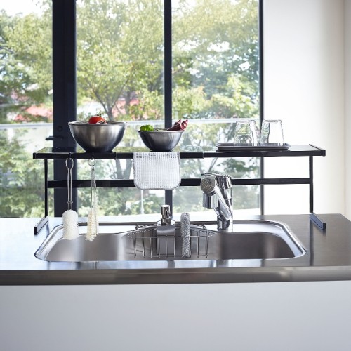 mensola estensibile che trasforma ogni angolo della cucina in uno spazio funzionale