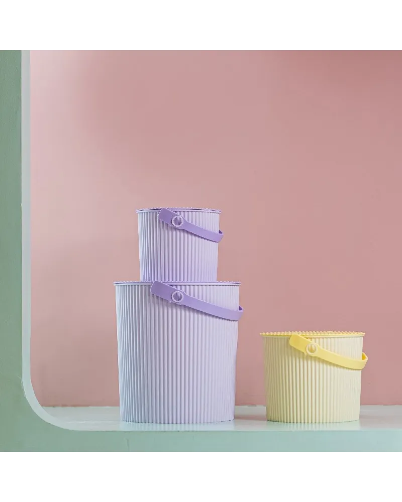 Omnioutil Macaron di Hachiman: una linea di secchielli multiuso che unisce funzionalità e design
