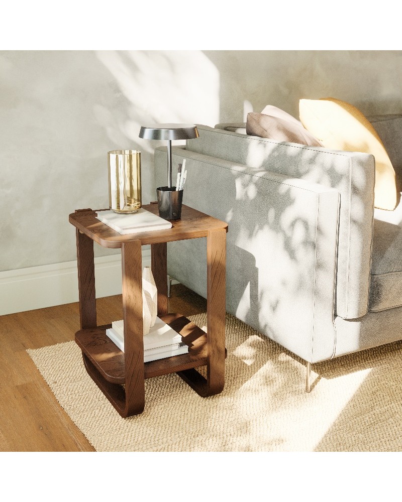 Tavolino in legno naturale con gambe curve di design