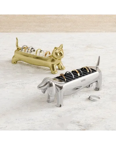 Adorable cat-shaped ring holder, perfect as a gift
