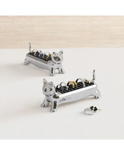 Cute cat-shaped ring holder in polished metal