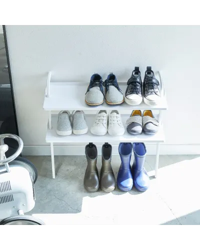 scarpiera Yamazaki compatta e funzionale per le scarpe dei bambini