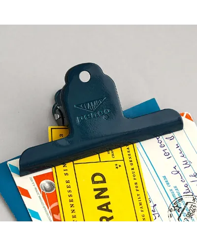Clip in acciaio Penco dal design rétro