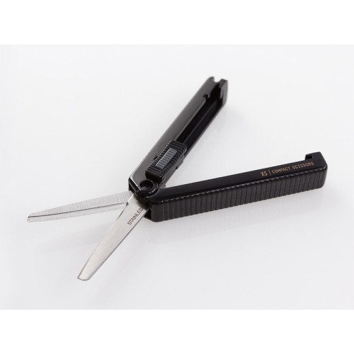 scissors with retractable blade