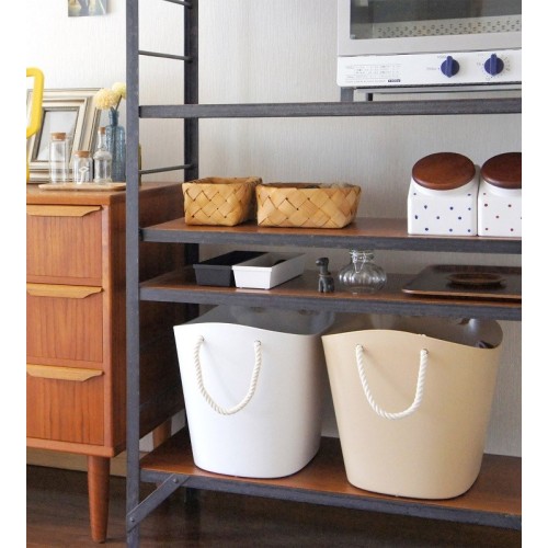 Practical and resistant storage basket