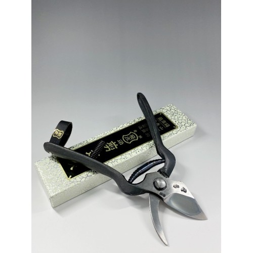 Professional scissors for pruning, agriculture, gardening in high quality steel
