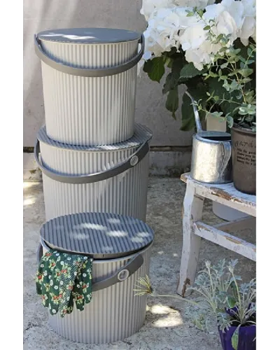 Stackable storage box with lid