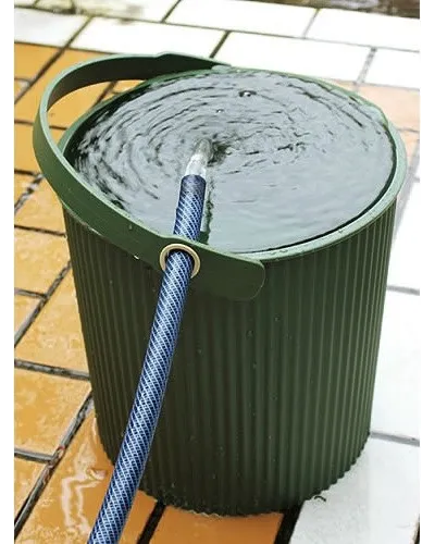 Stackable storage box with lid