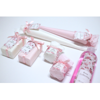 For a special gift: soap, bath salts, shower gel and bath fizzies with natural ingredients