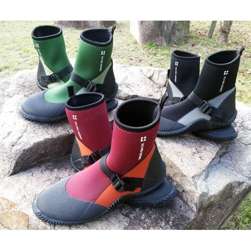 Waterproof rubber boots for work and leisure available in 3 colors