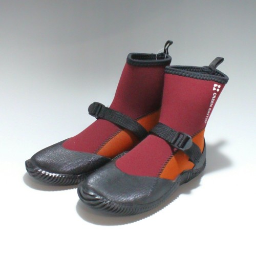 Stivali con parte superiore elastica e impermeabile, suole in gomma dalla presa eccezionale