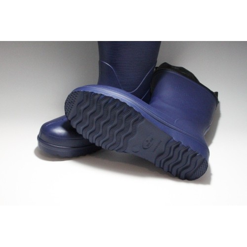 Fully waterproof boots with non-slip sole