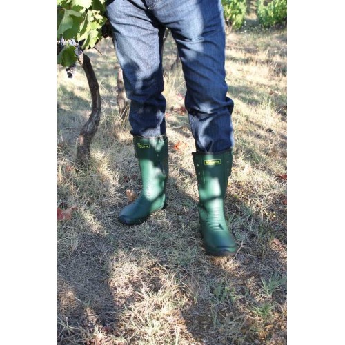 Comfortable and durable waterproof boots