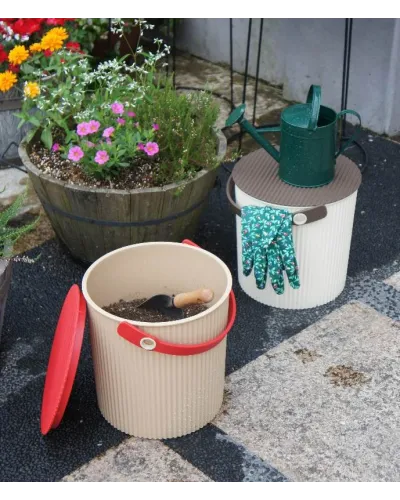 Portaoggetti multiuso: secchio, tavolino, sgabello, scaletta