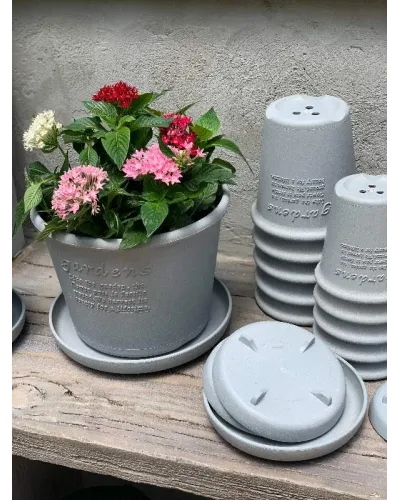 Vasi e sottovasi in plastica