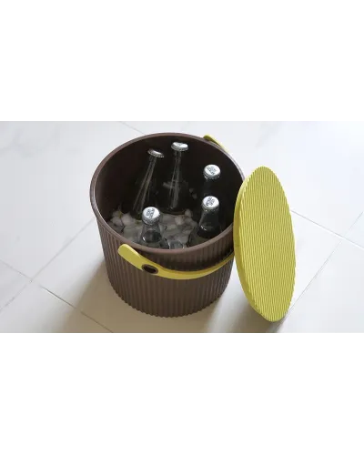 Stackable storage box with lid