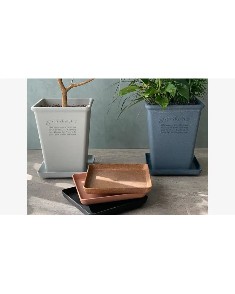 square saucer 16.5 x 16.5 cm in plastic