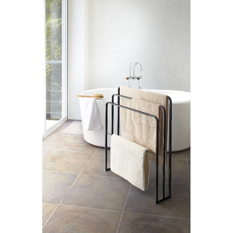 mDesign Porta asciugamani da appendere Spazioso portasalviette bagno in metallo con 3 ripiani Appendi asciugamani ideale per bagni di ogni dimensione bianco 