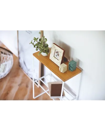 tavolino comodino per mettere piccoli oggetti