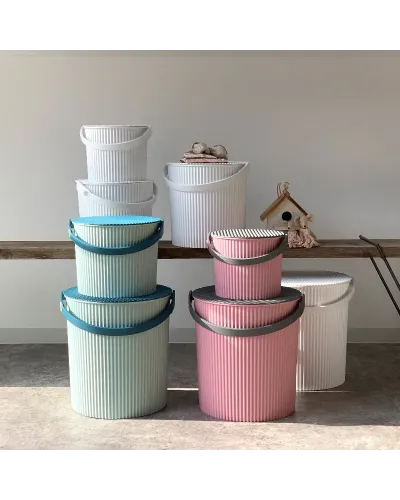 Stackable storage box with lid