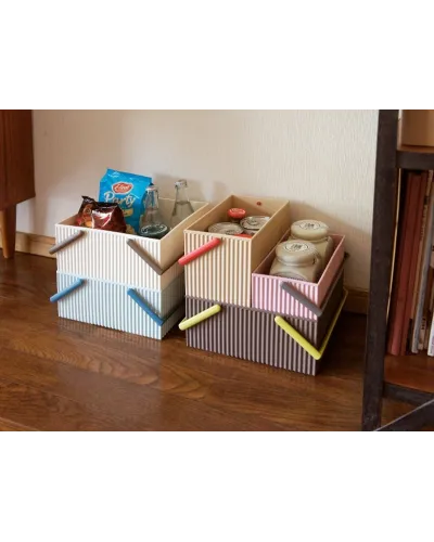 Practical and resistant object holder