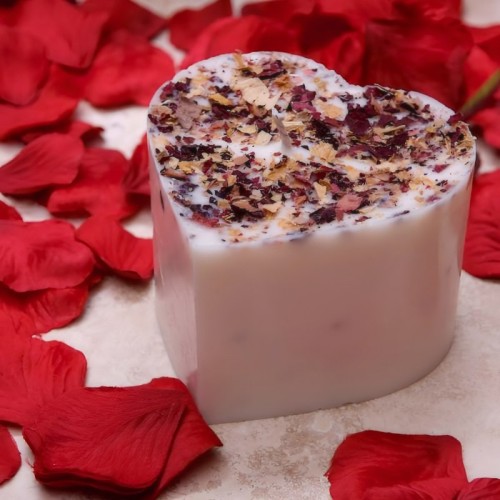 handmade scented candle with rose petals ,made of soy wax & fragrance oil