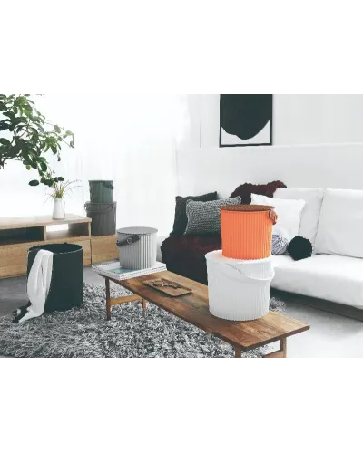 Secchiello multiuso: portaoggetti, sgabello per casa e ufficio