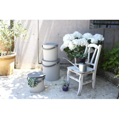 Secchiello multiuso: portaoggetti, sgabello per casa e ufficio