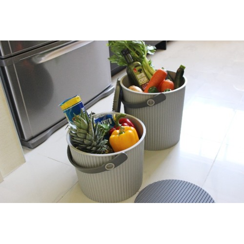 Portaoggetti multiuso: secchio, tavolino, sgabello, scaletta