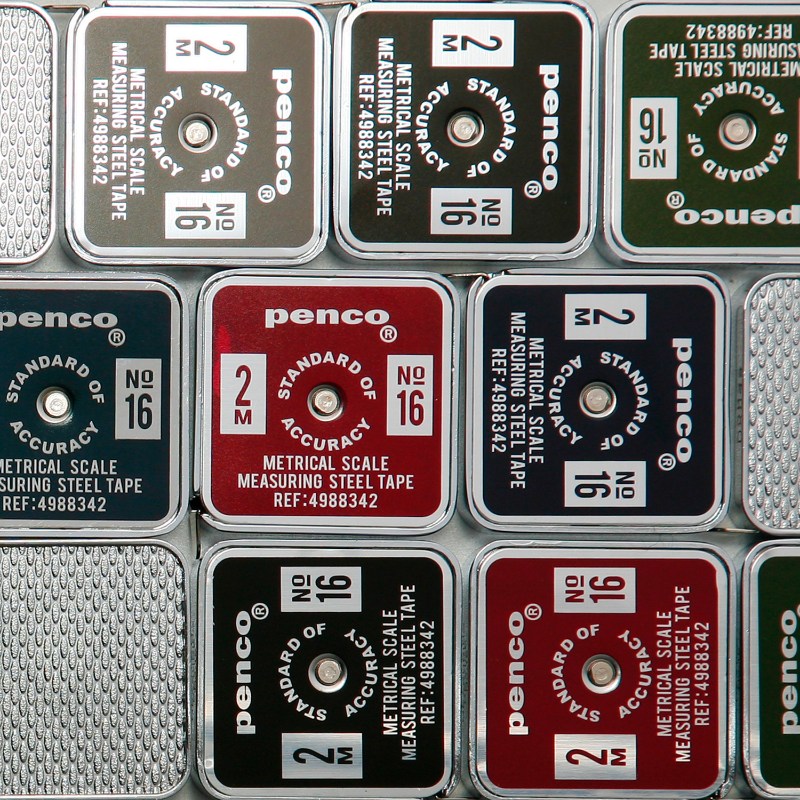 Penco, Metro tascabile in acciaio inox con design compatto e colori rétro