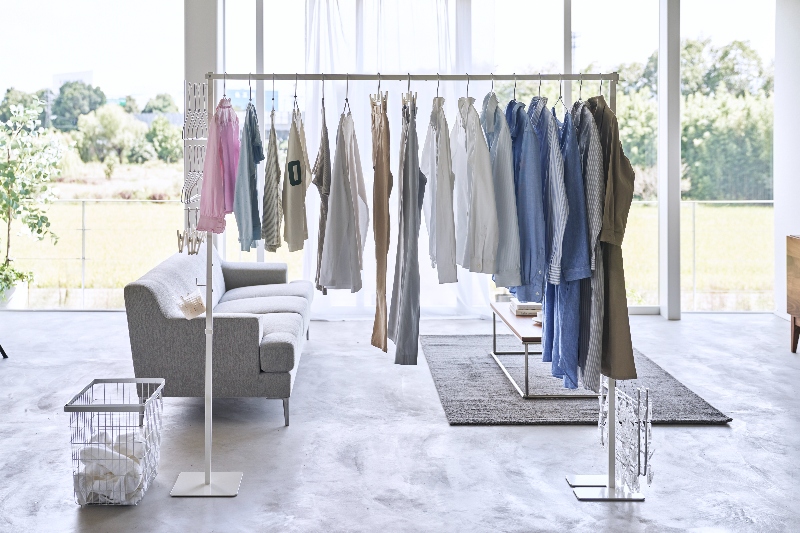 Folding drying rack and coat hanger for coats and heavy items